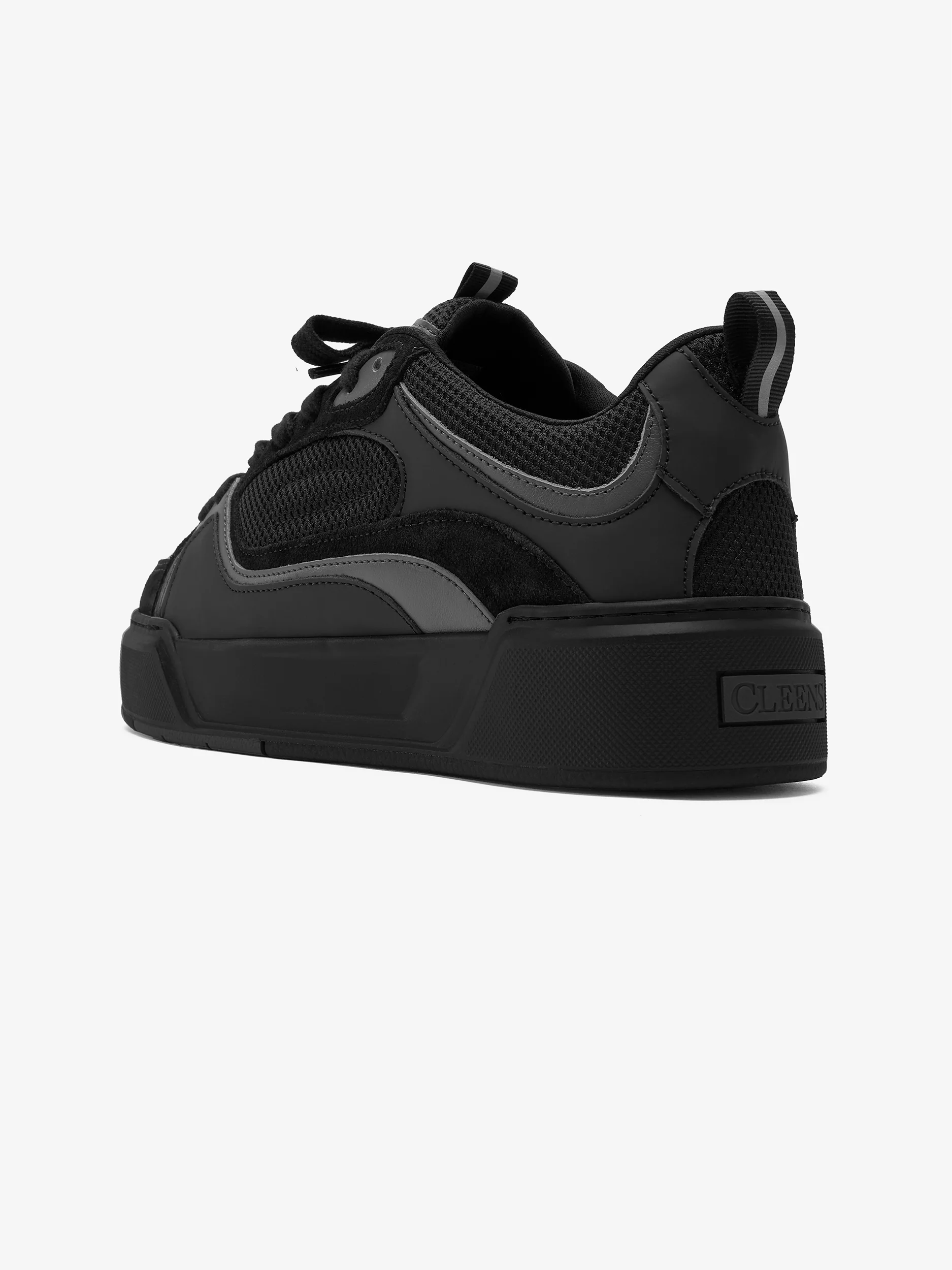 Essential Skate Triple Black - Image 3